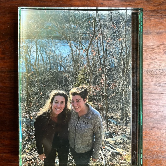 Solid glass art deco 5 x 7 picture frame with an edge on the sides. Like new! - Picture 6 of 9